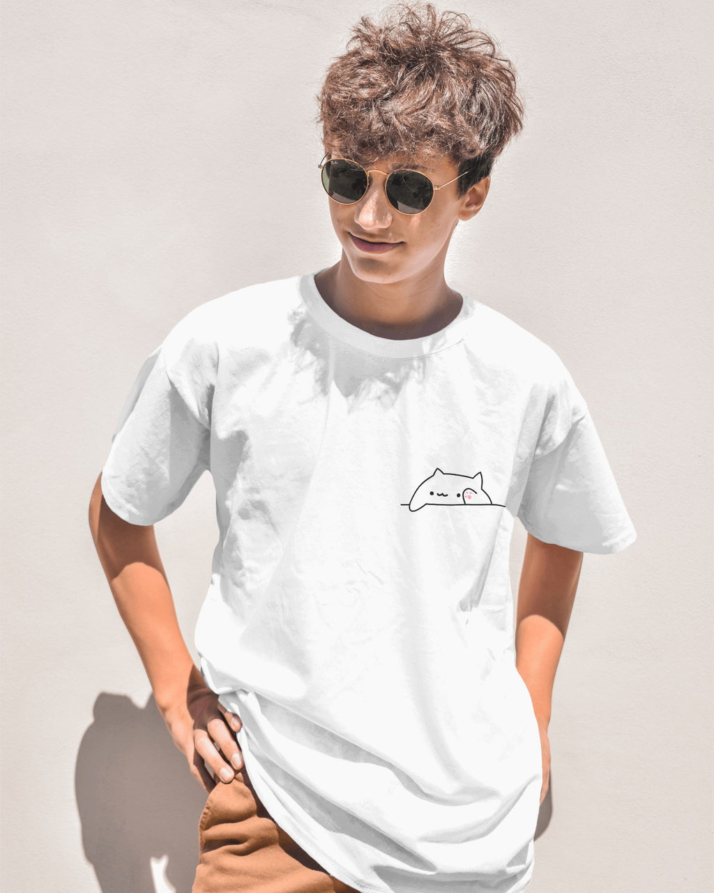 Peekaboo Cat Minimal Tee